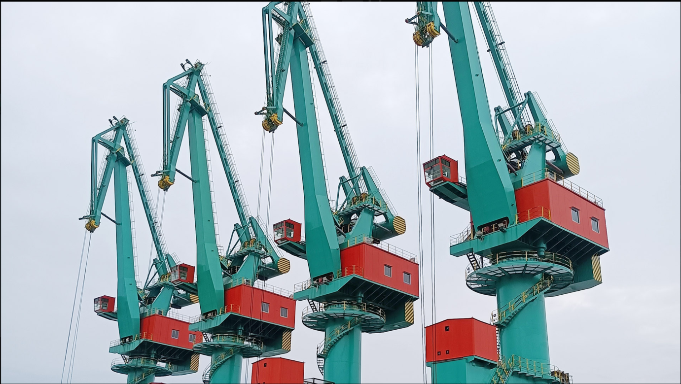 four link portal crane